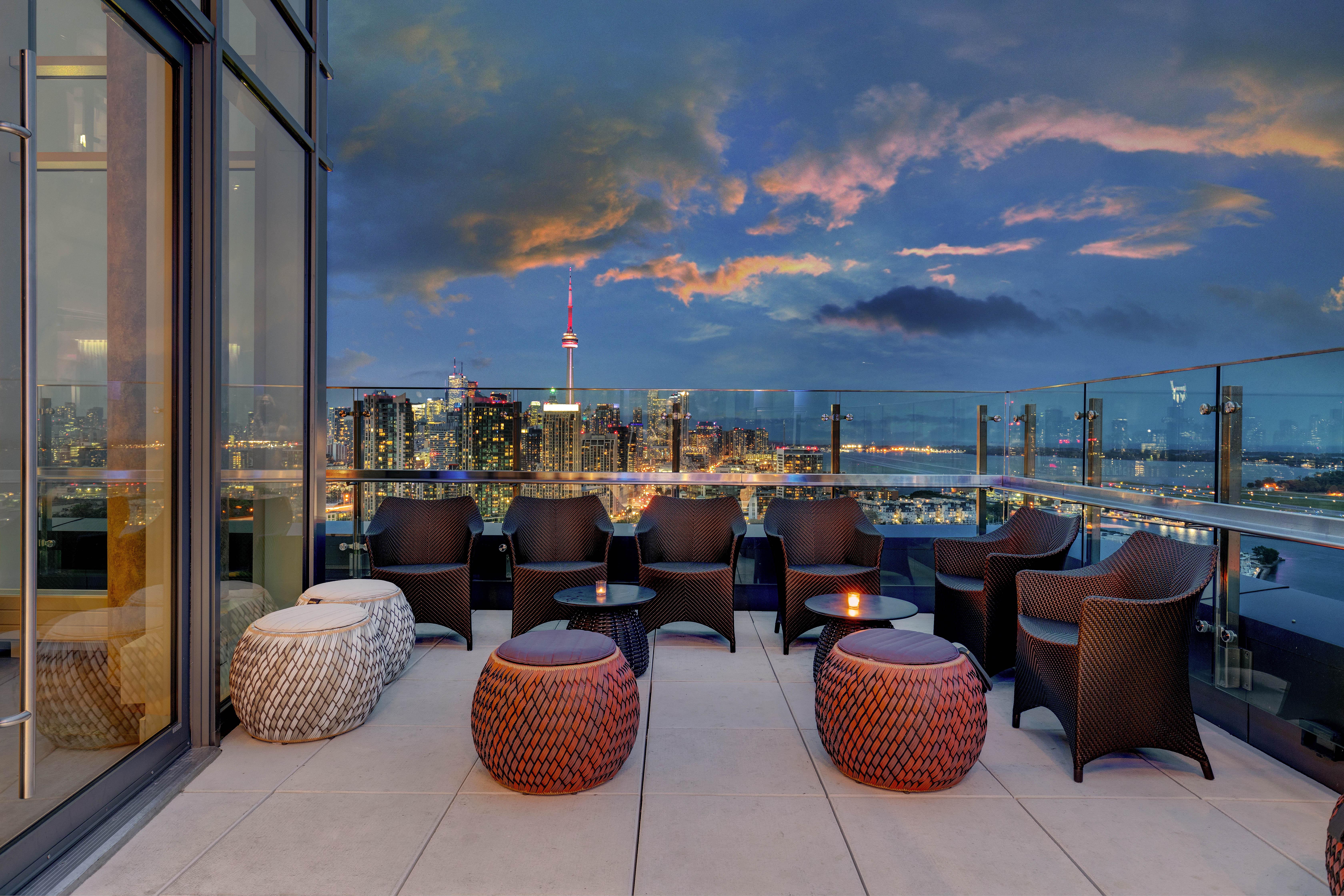 Hotel X Toronto, A Destination By Hyatt Hotel Esterno foto View from the rooftop terrace