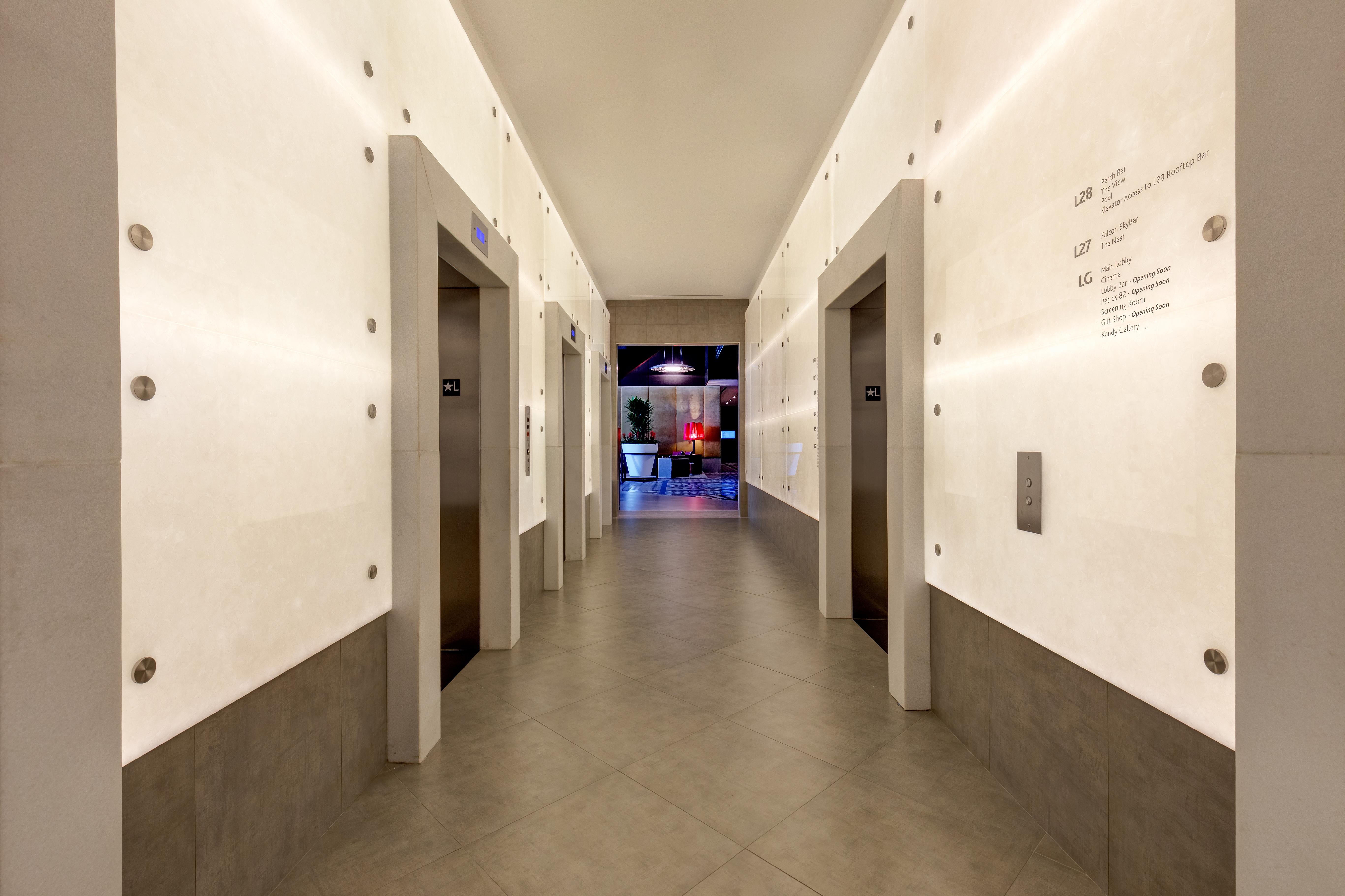 Hotel X Toronto, A Destination By Hyatt Hotel Esterno foto Elevators at the 1st floor
